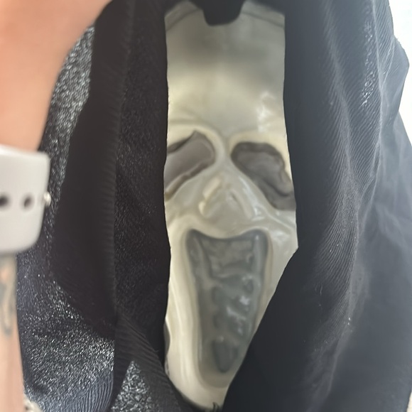 Scream glow in the dark scary Halloween mask with hood - Picture 3 of 3